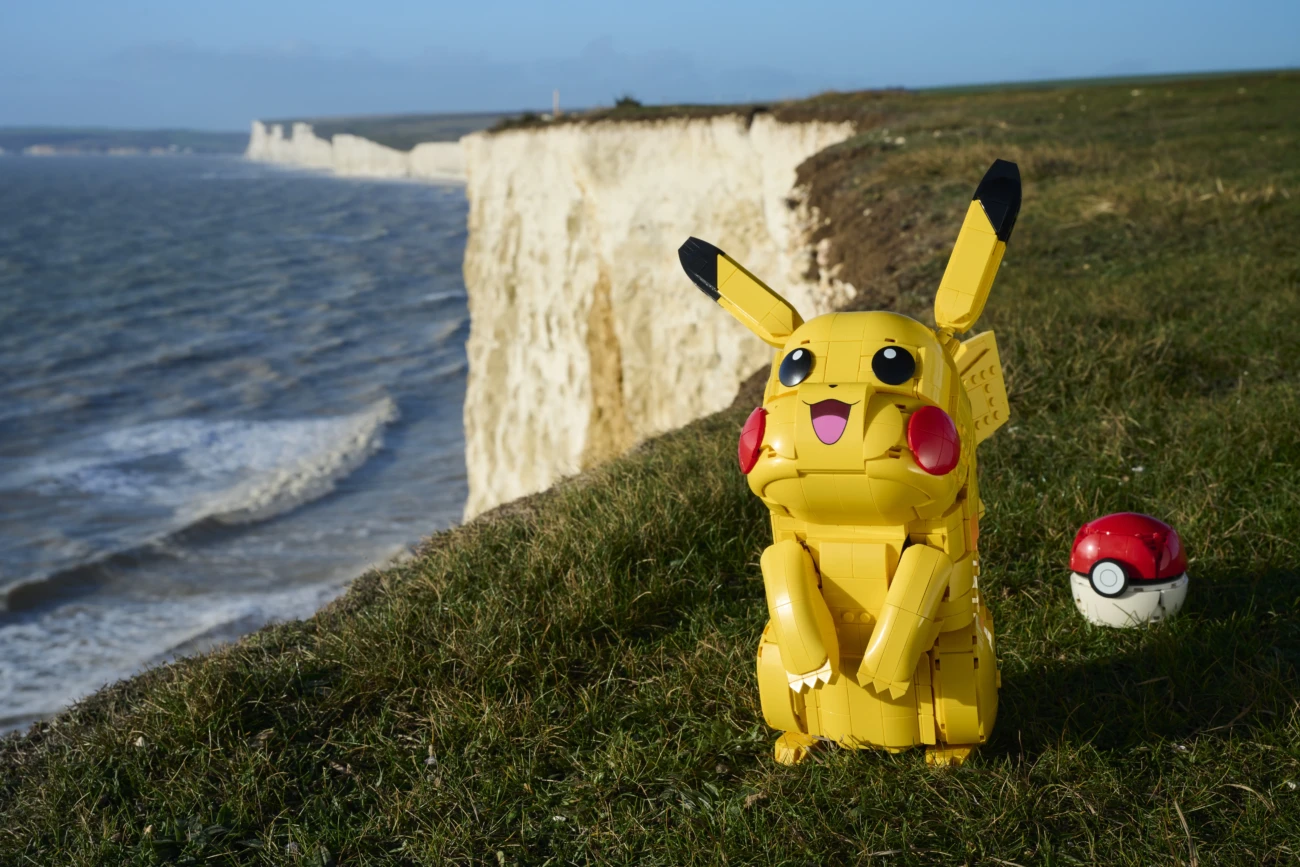 001 lego pokemon pikachu and poke ball